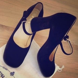 Prada size 39 chocolate brown velvet 3” heels